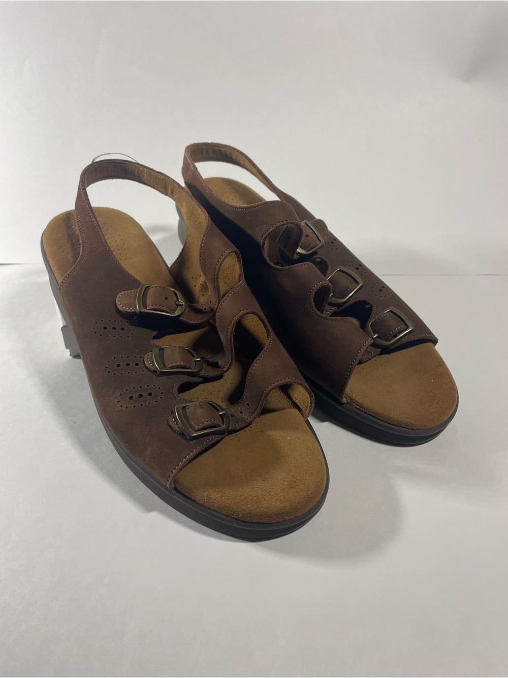 SAS “TRIO” BROWN SUEDE SANDAL WOMENS SIZE 8 1/2 WIDE